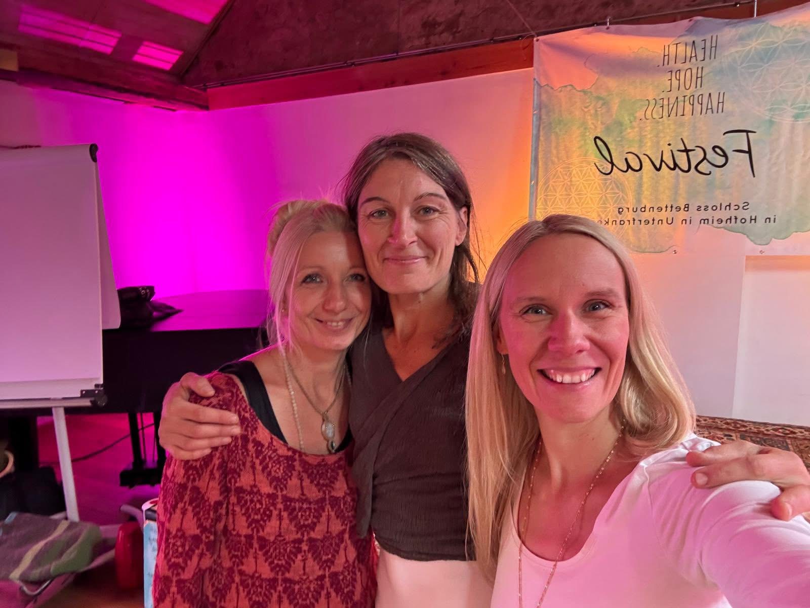 Frauenkreis am Health Hope Happiness Festival mit Sabrina, Steffi und mir